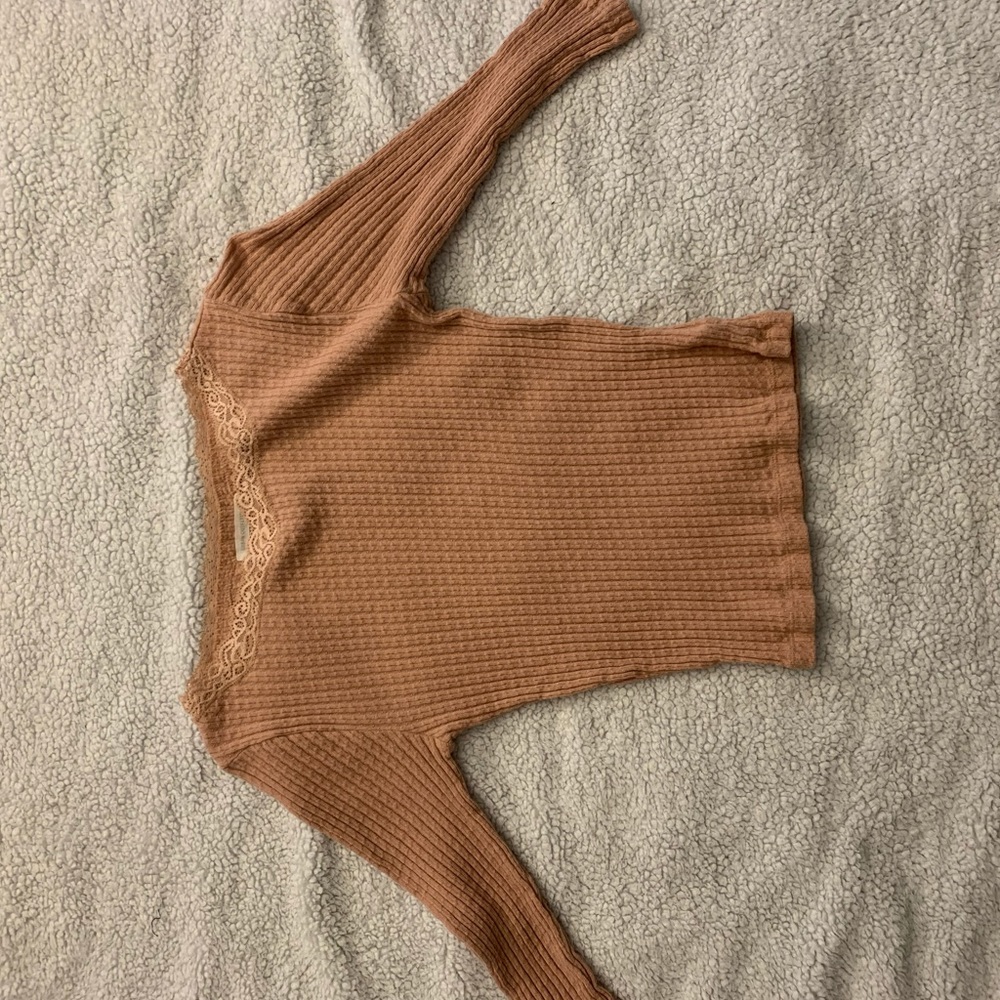 Quarter sleeve crop top
